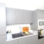 Apartment Modern Steps From Stadium And Train Station *