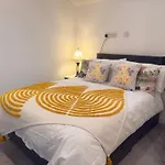 Apartament Modern Steps From Stadium And Train Station