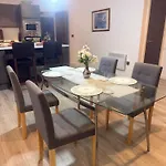 Modern Steps From Stadium And Train Station Bradford (West Yorkshire)