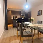 Modern Steps From Stadium And Train Station Bradford (West Yorkshire)