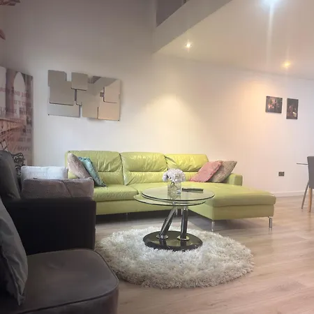 Modern Steps From Stadium And Train Station Apartment Bradford (West Yorkshire)